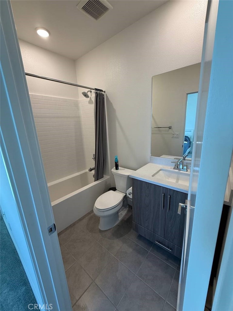 Anaheim Condo: 2317 West Broadway