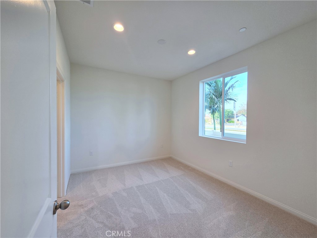 Anaheim Condo: 2420 East Lincoln Avenue