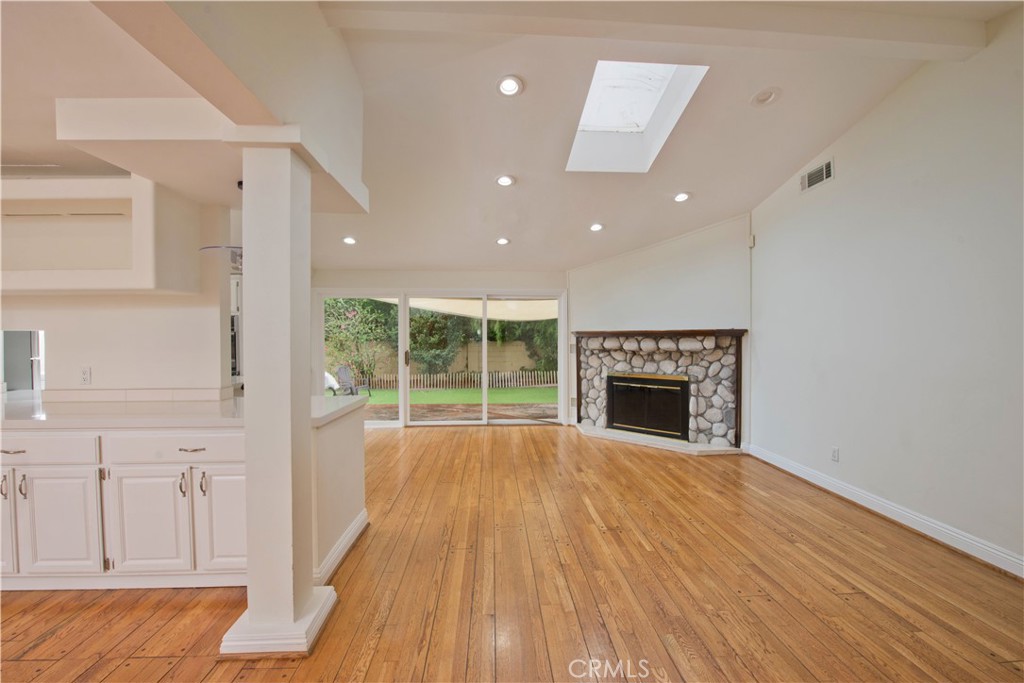 West Hills Condo: 6719 Sale Avenue