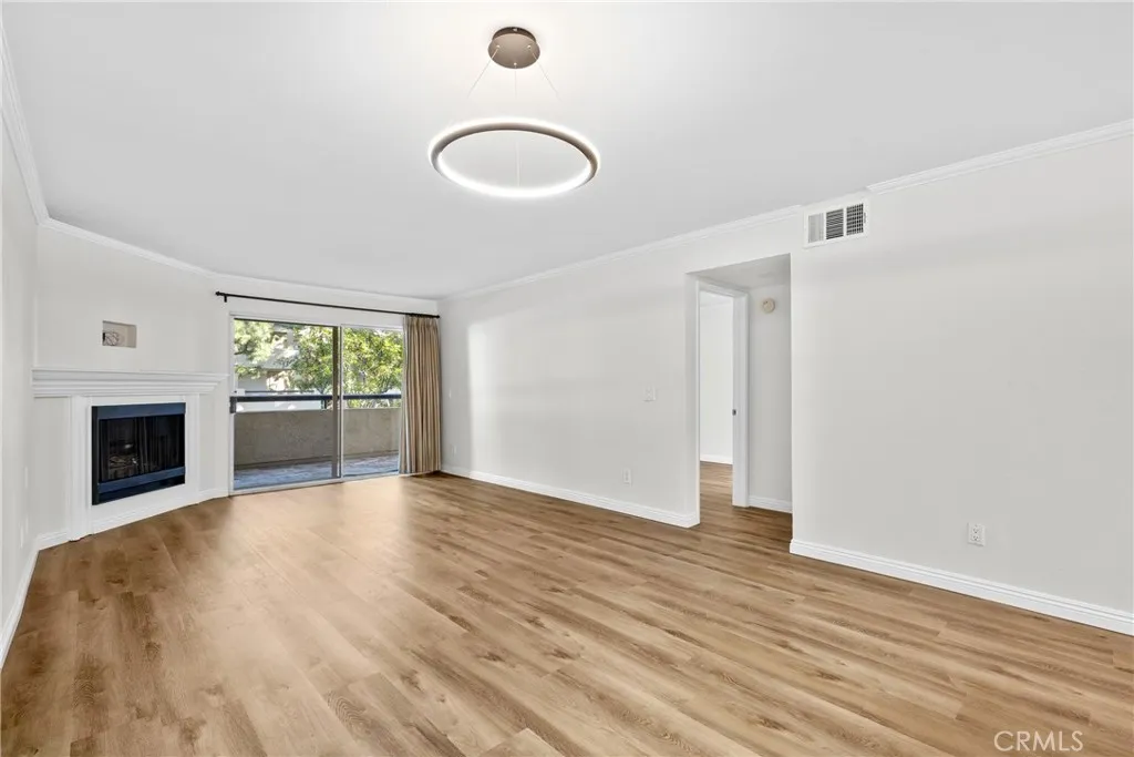 Woodland Hills Condo: 5510 Owensmouth Avenue