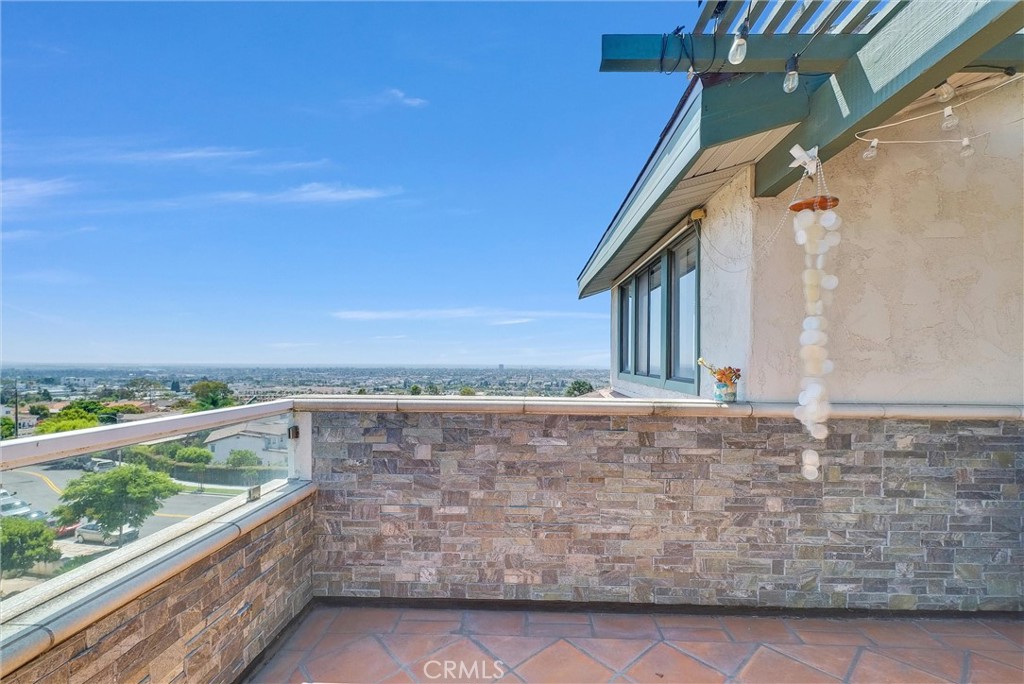 Signal Hill Condo: 2215 Molino Avenue