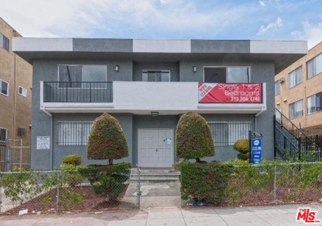 Los Angeles Condo: 951 Menlo Avenue