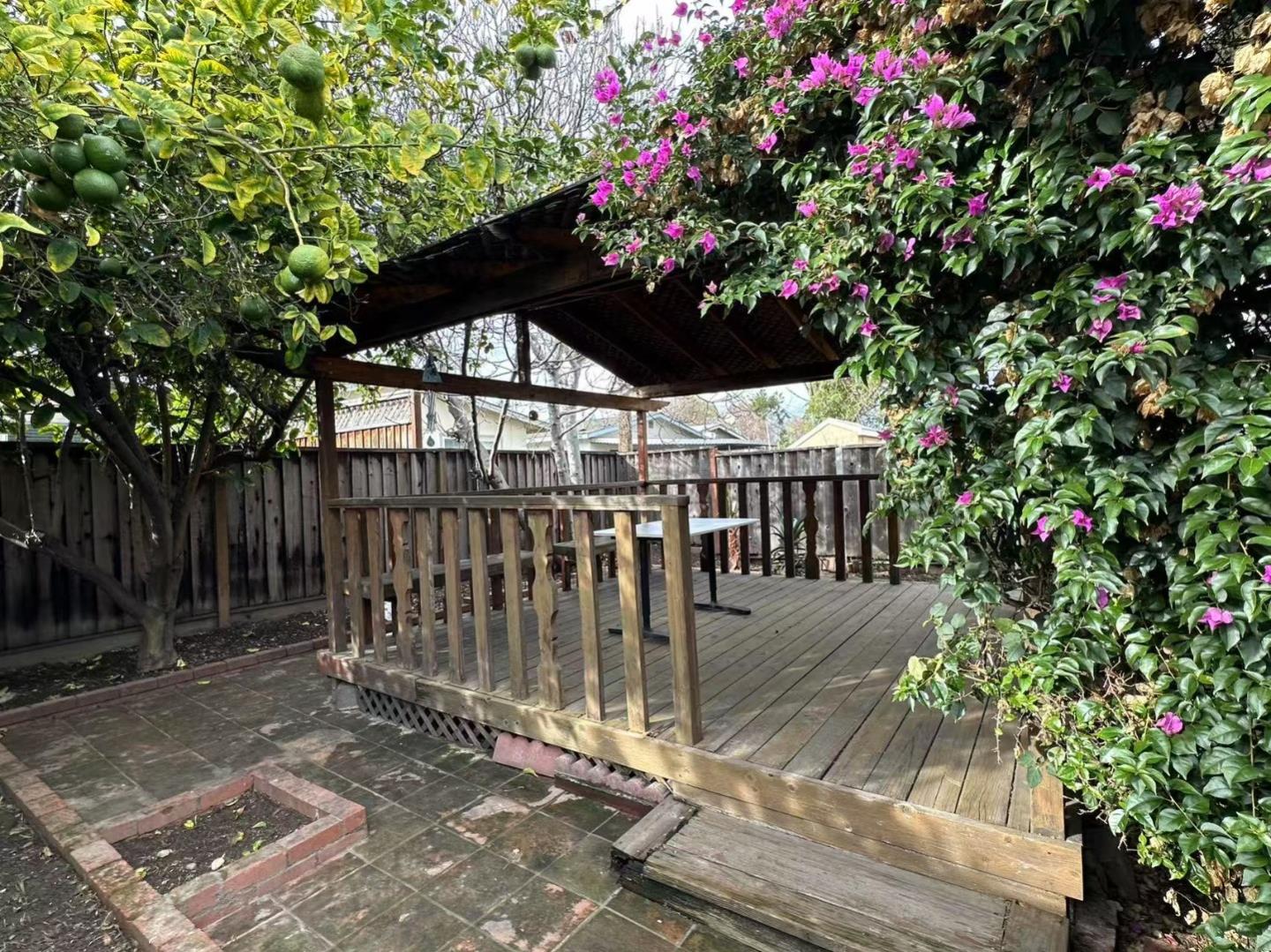 Milpitas Condo: Forest Court