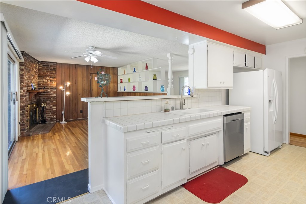 Granada Hills Condo: 11543 Swinton Avenue