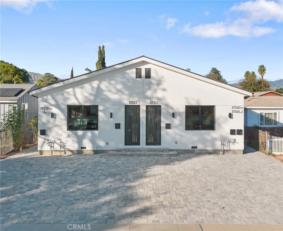 Granada Hills Condo: 17311 Los Alimos Street