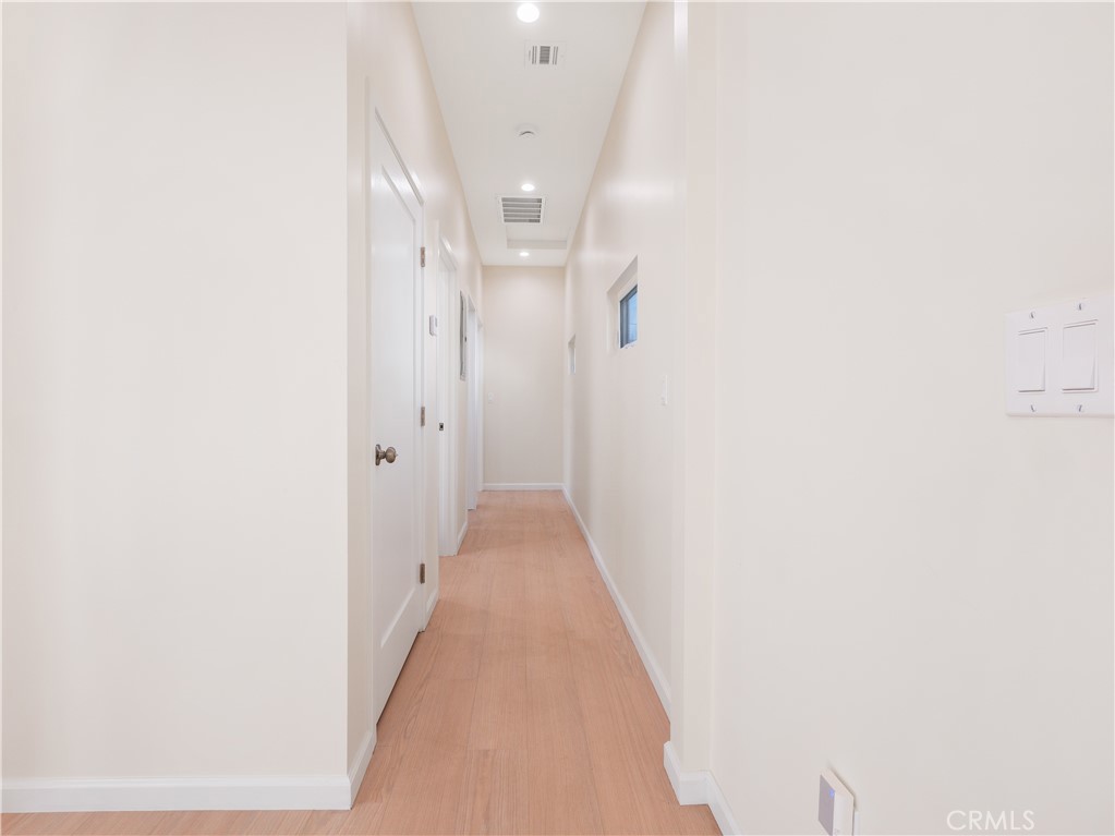 Glendale Condo: 636 Pioneer Drive