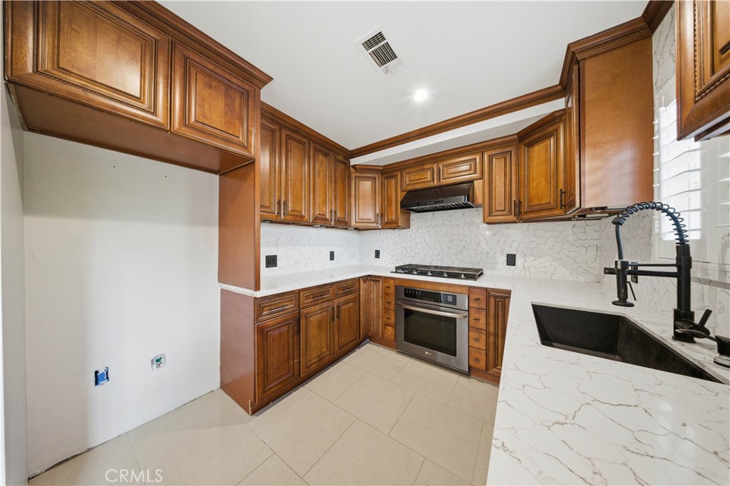 Huntington Park Condo: 6325 Marbrisa Avenue