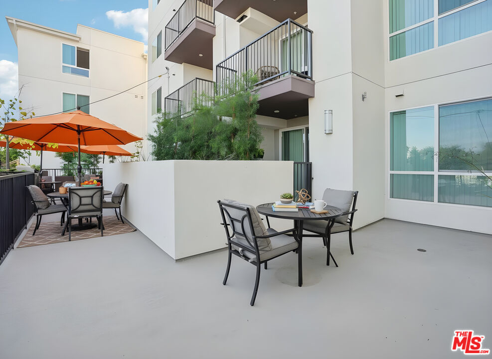 Los Angeles Condo: 3518 Chesapeake Avenue