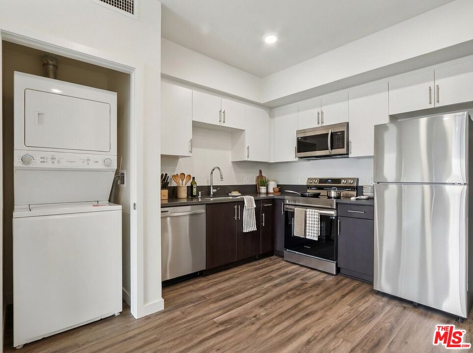 Los Angeles Condo: 3567 Chesapeake Avenue