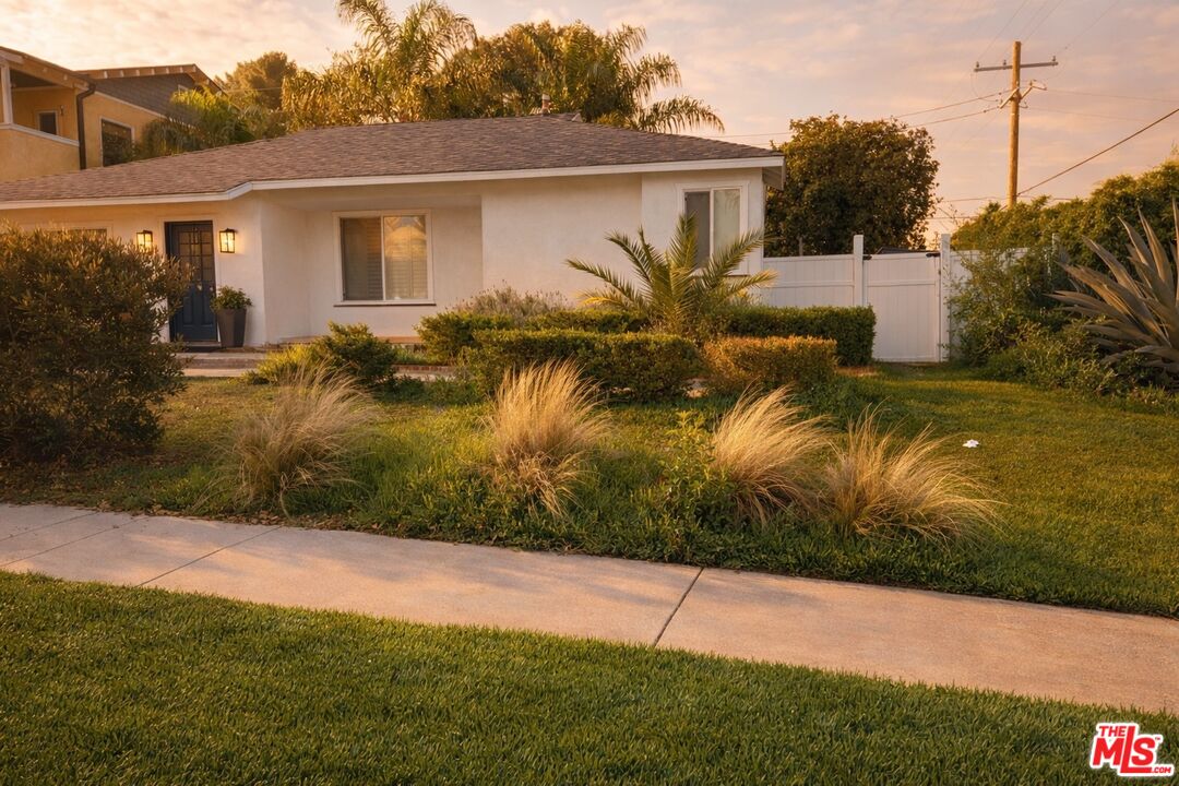 Sunland Condo: 10257 Wescott Avenue