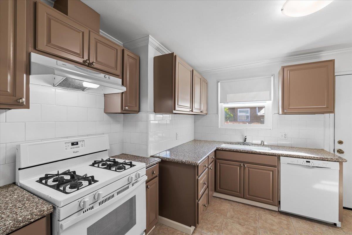 San Mateo Condo: Cupertino Way