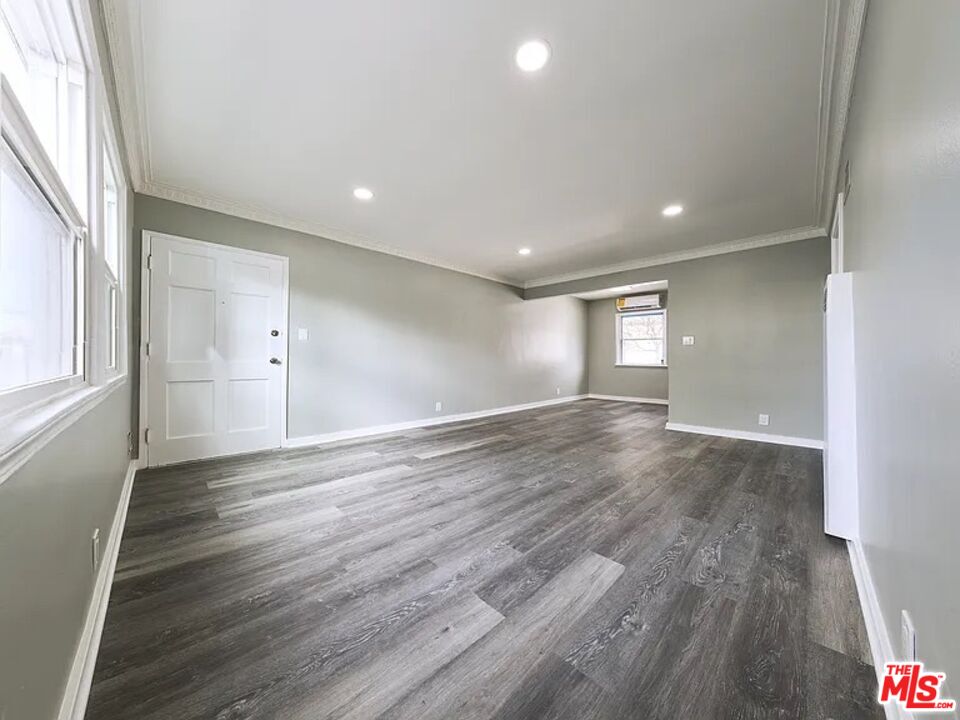 Los Angeles Condo: 582 Venice Blvd.