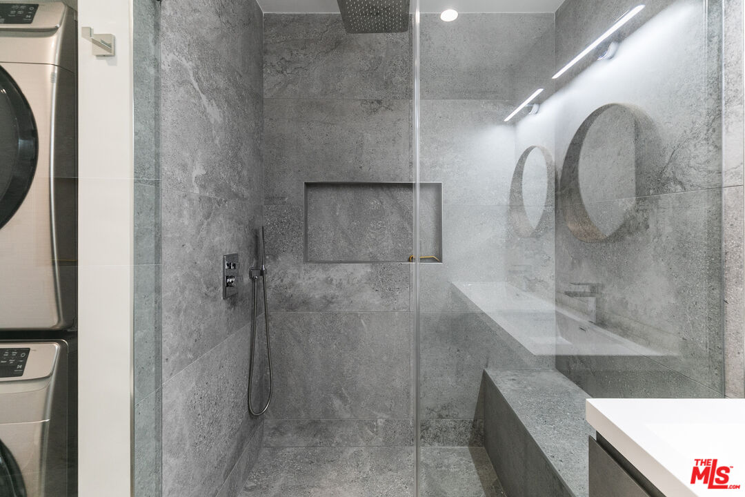 Northridge Condo: 8335 Gladbeck Avenue