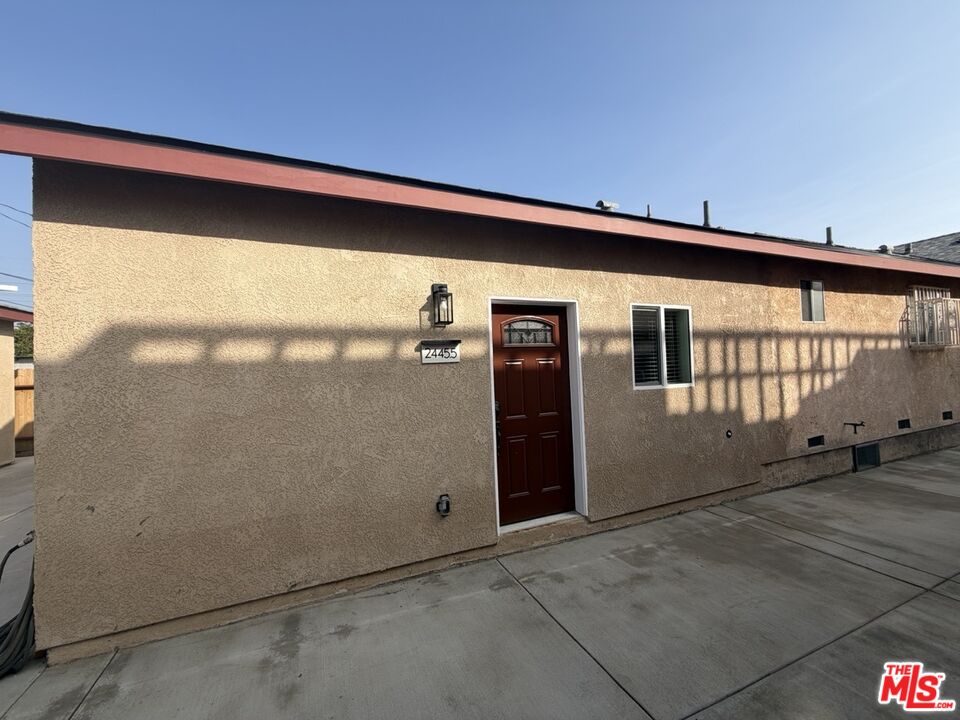 Los Angeles Condo: 2445 Harwood Street