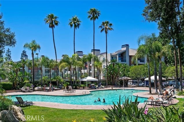 Woodland Hills Condo: 5545 Canoga Avenue
