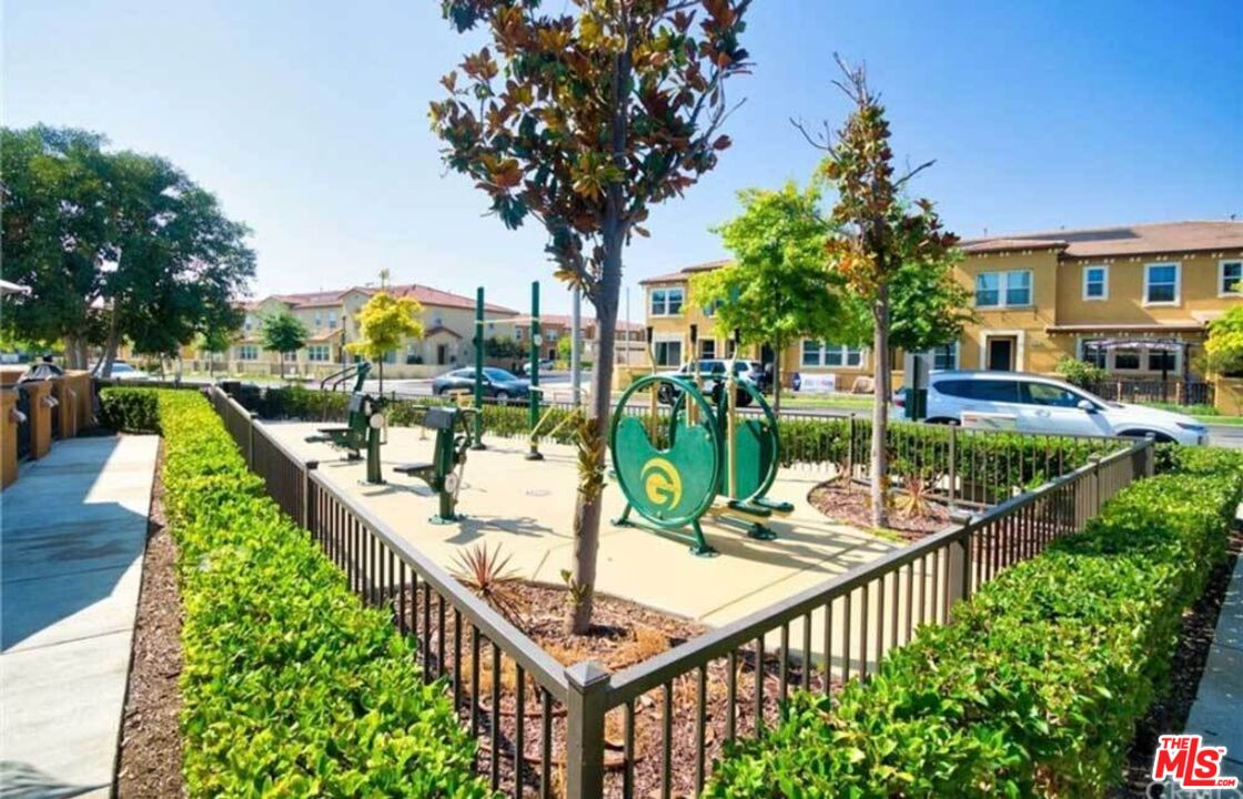 Santa Fe Springs Condo: 10533 Maple Lane