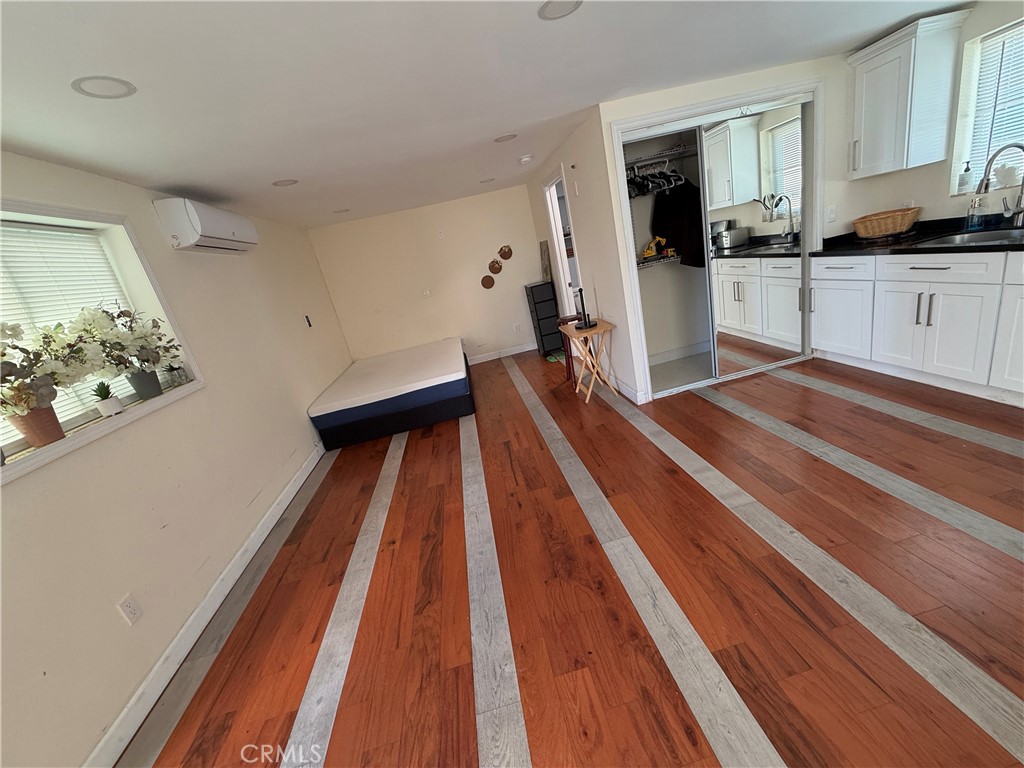 Woodland Hills Condo: 24001 Bessemer Street