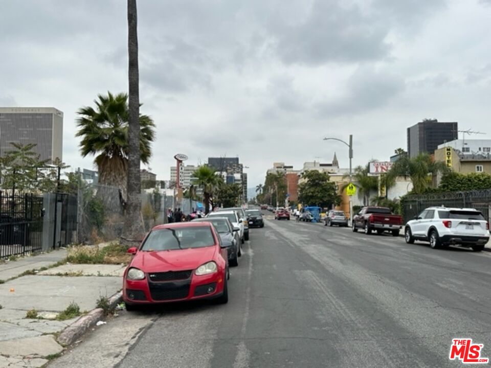 Los Angeles Condo: 836 South Catalina Street