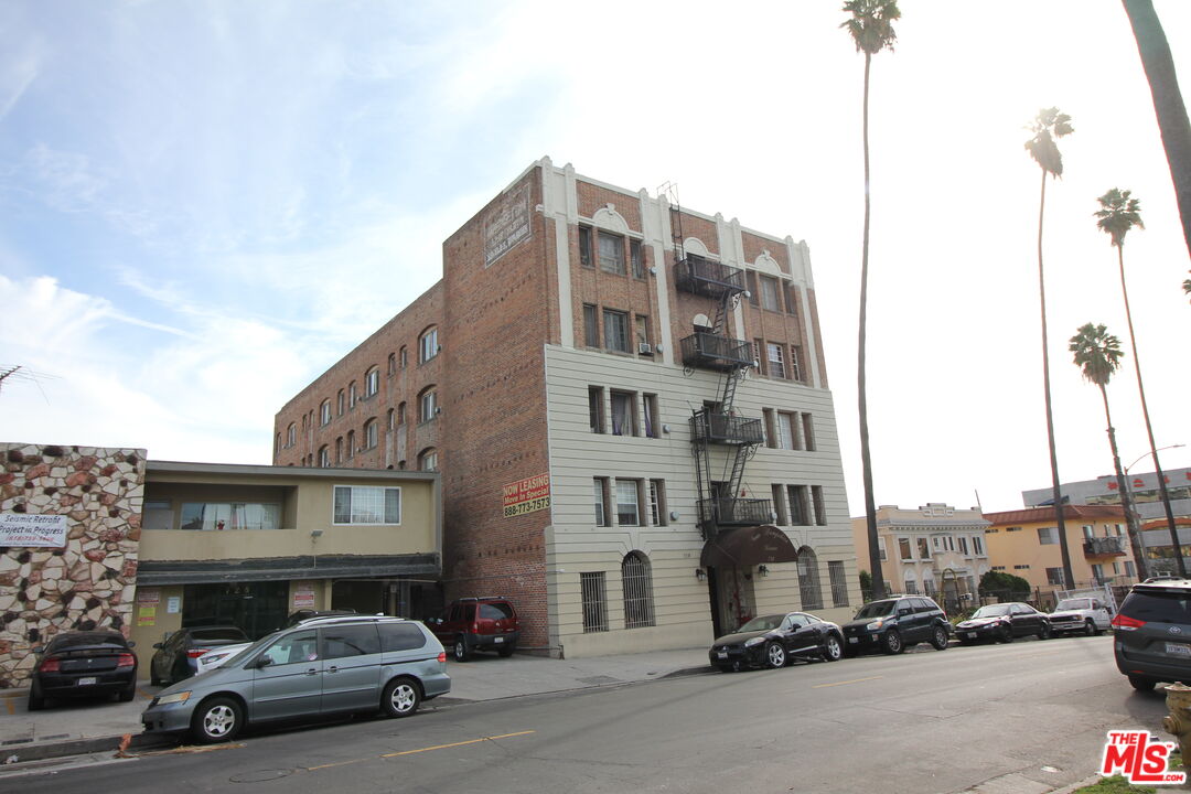 Los Angeles Condo: 738 New Hampshire Avenue