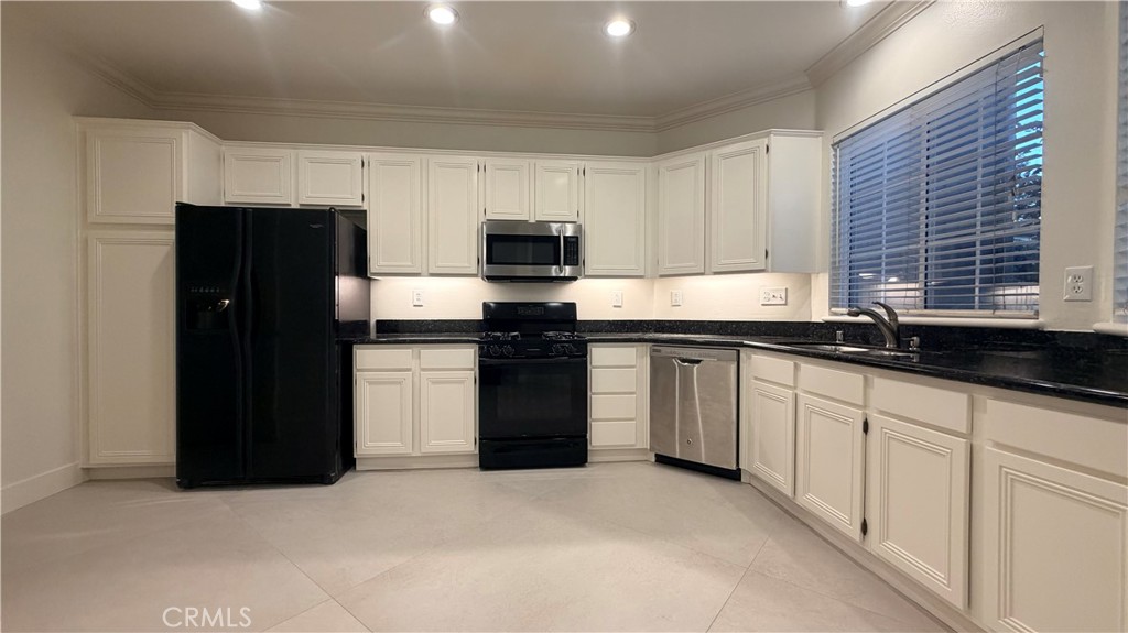 Irvine Condo: 449 Ridgeway