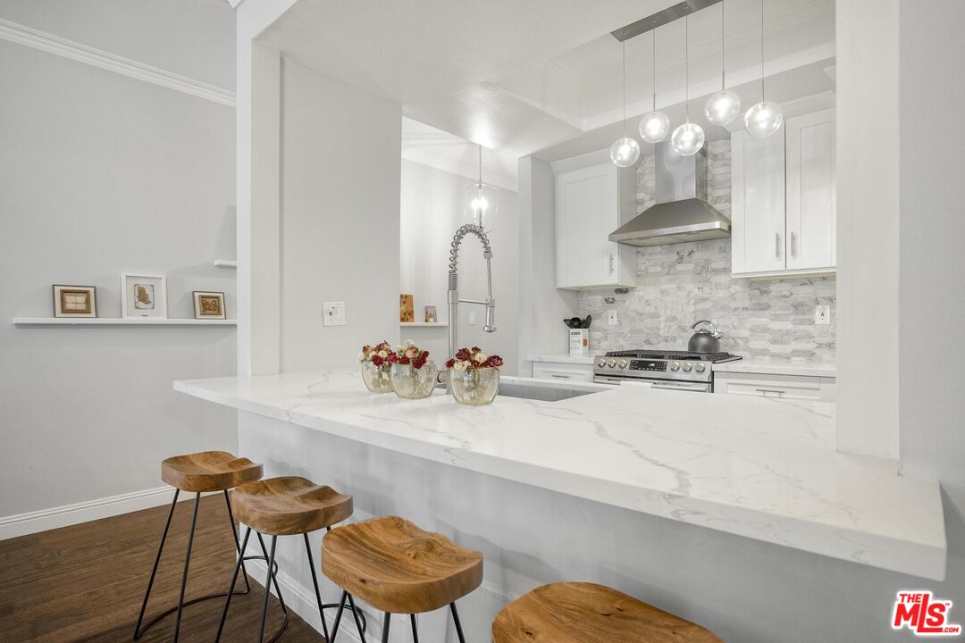 Los Angeles Condo: 860 South Lucerne Boulevard