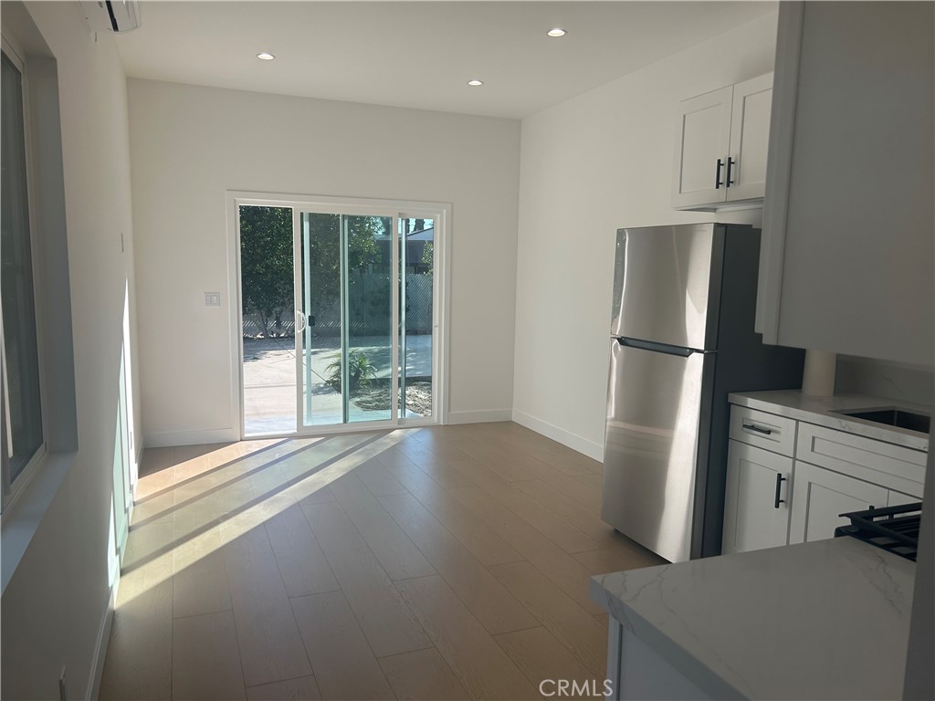 North Hollywood Condo: 11052 Emelita Street