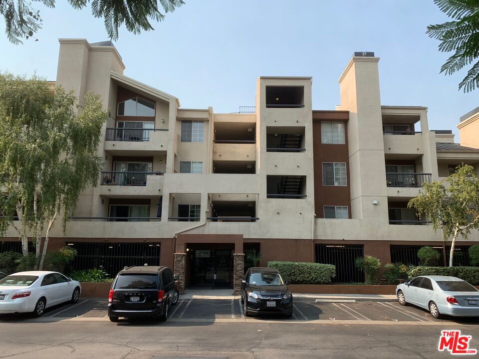 Woodland Hills Condo: 5530 Owensmouth Avenue