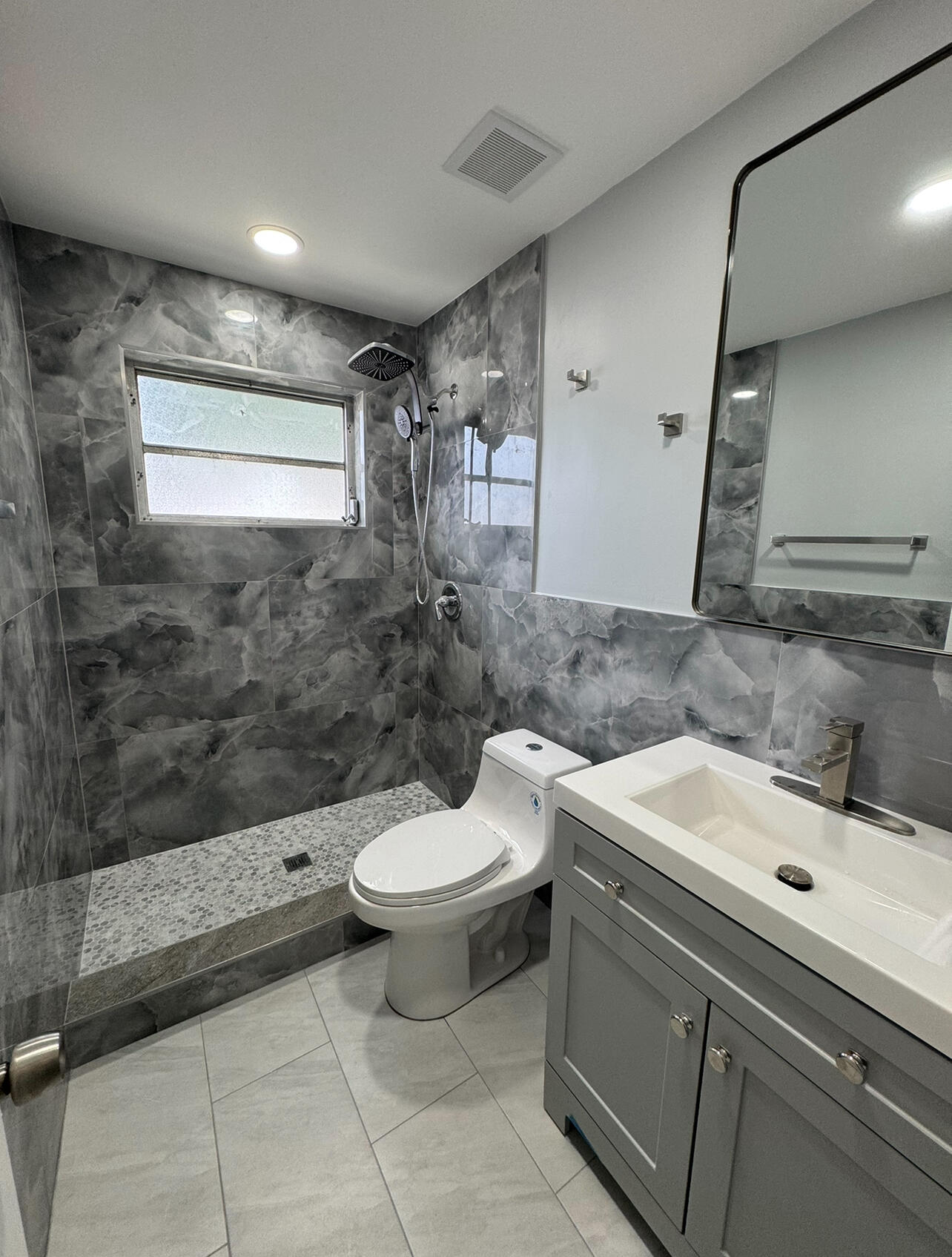 Riviera Beach Condo: 490 West 31st Street