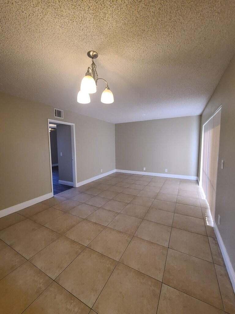 West Palm Beach Condo: 1517 Lake Crystal Drive