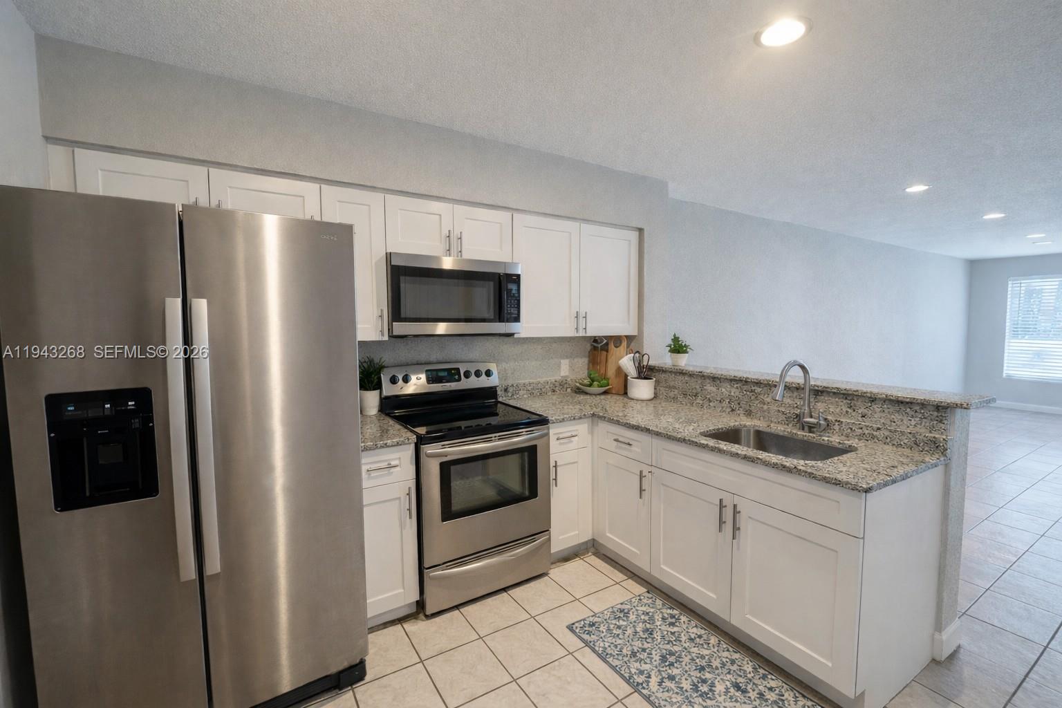 Hallandale Beach Condo: 260 Southwest 8th Avenue