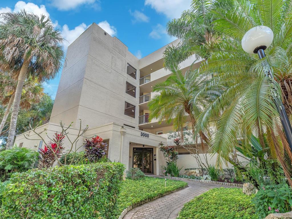 Coconut Creek Condo: 3000 Northwest 42nd Avenue