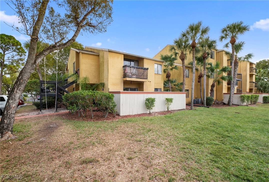 Fort Myers Condo: 2905 Winkler Avenue