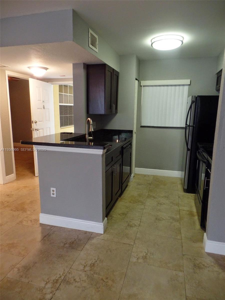 Oakland Park Condo: 2811 North Oakland Forest Drive