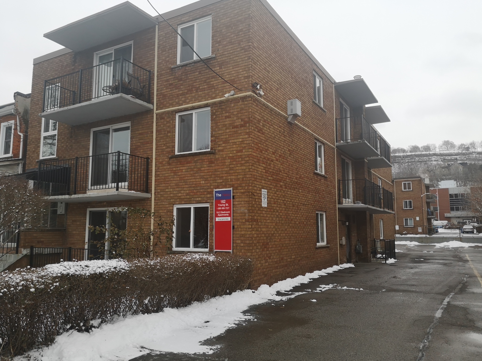 Hamilton Condo: 162 Young Street