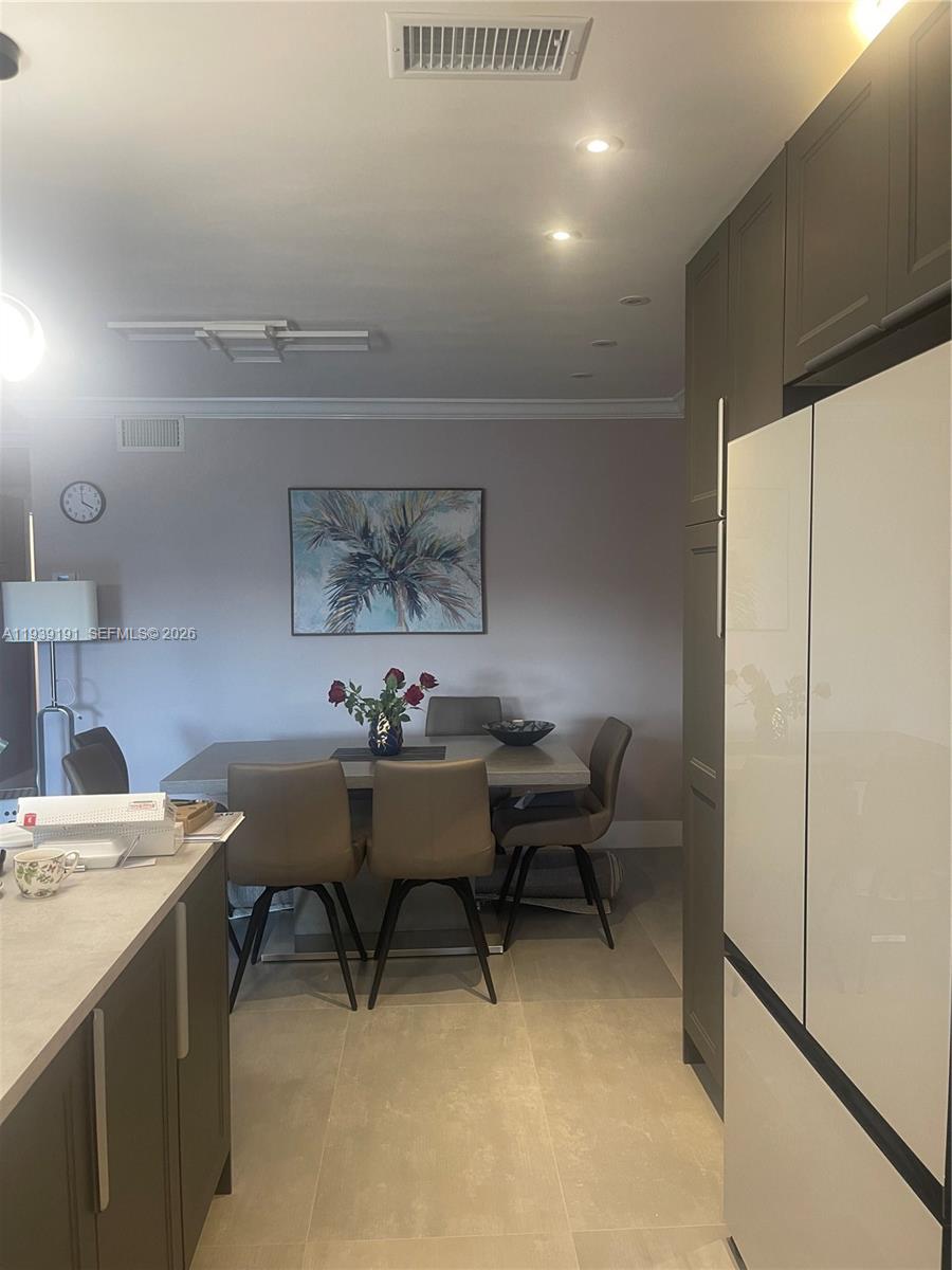 Hallandale Beach Condo: 581 Blue Heron Drive