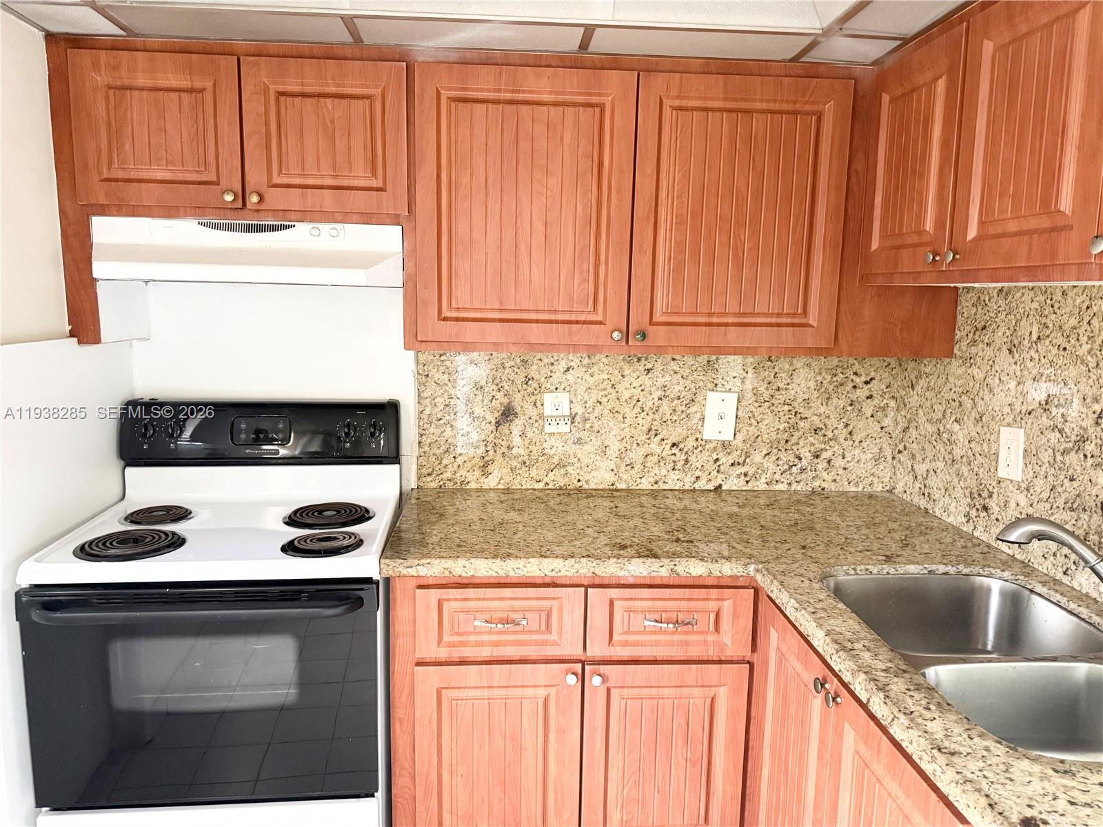 Hallandale Beach Condo: 300 Northeast 14th Avenue