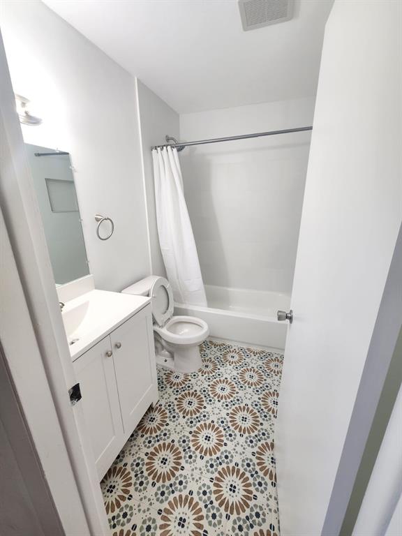 North Palm Beach Condo: 330 Southwind Drive