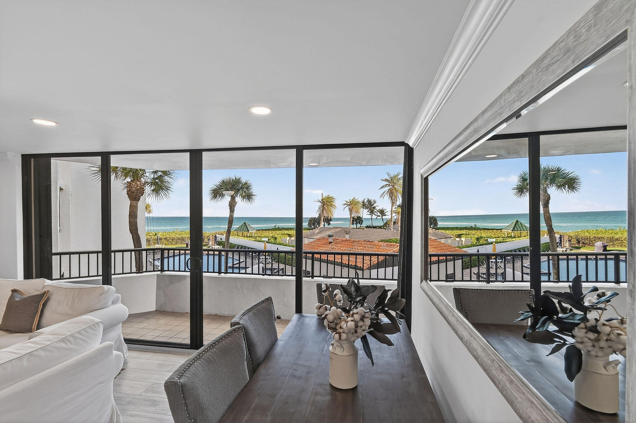 Juno Beach Condo: 600 Ocean Drive