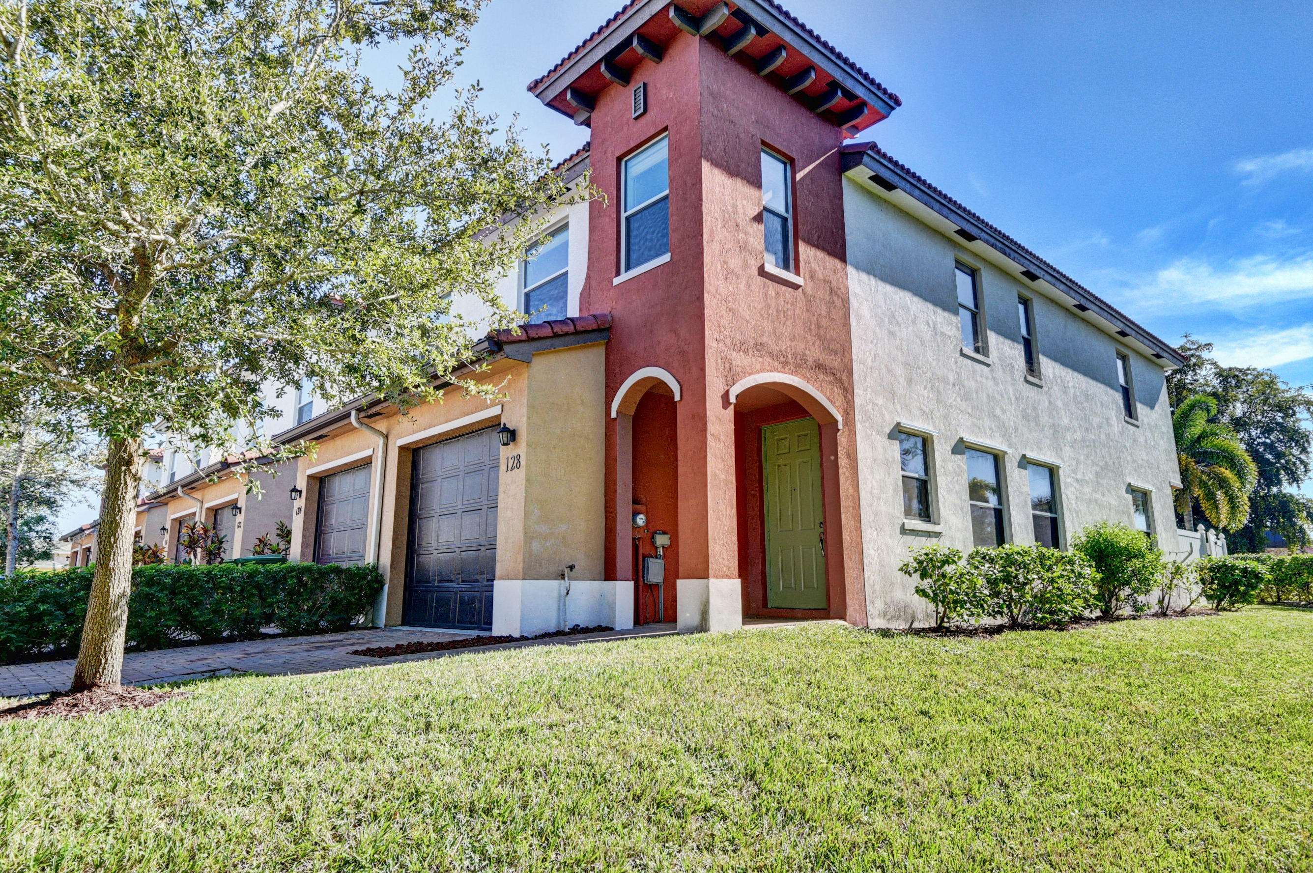 Palm Springs Condo: 121 Hemingway Court