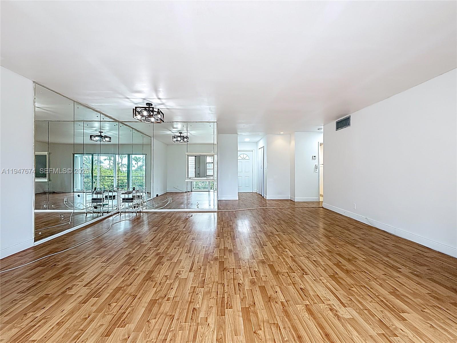 Hallandale Beach Condo: 1000 Northeast 14th Avenue