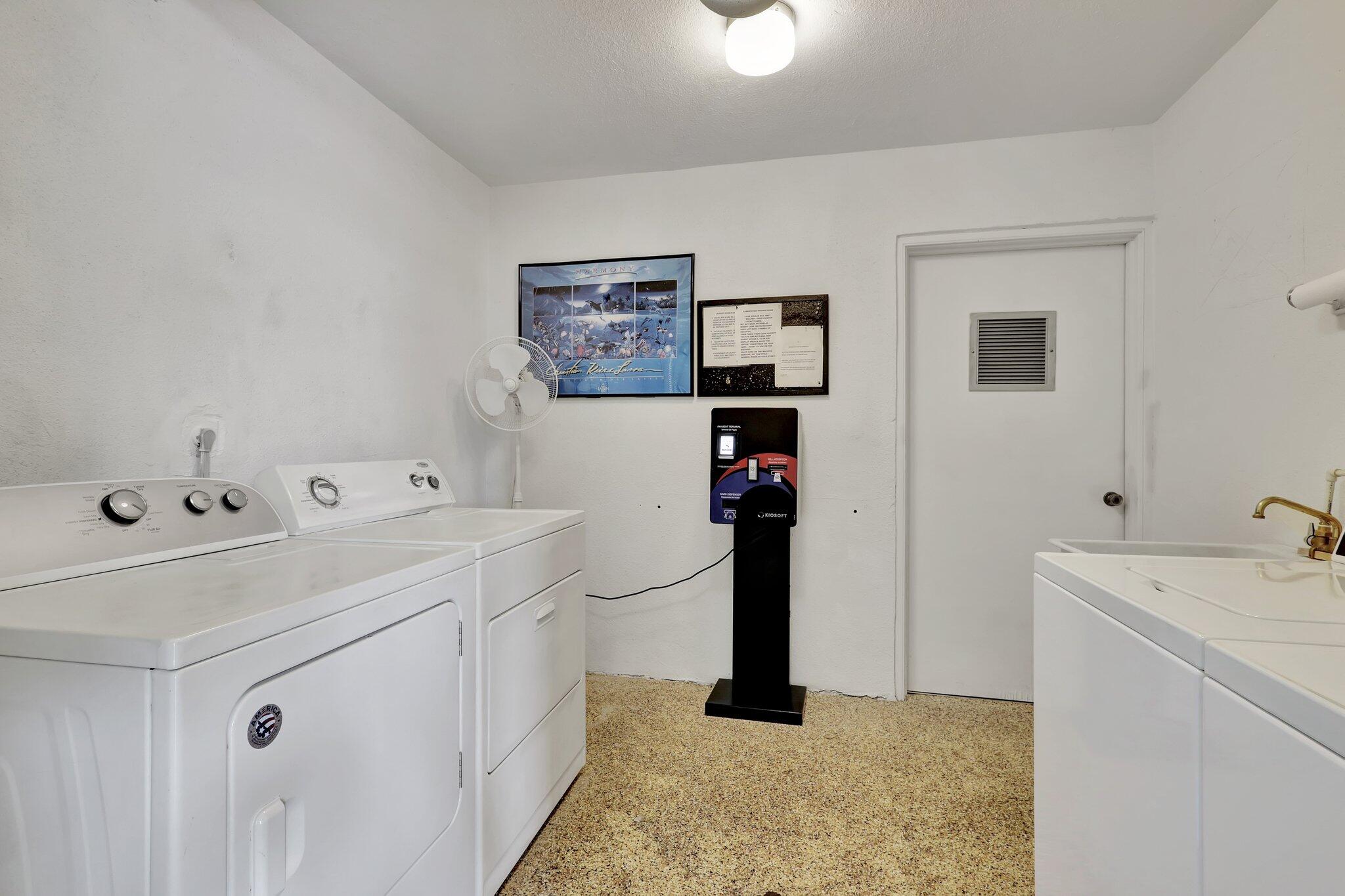 North Palm Beach Condo: 105 Paradise Harbour Boulevard