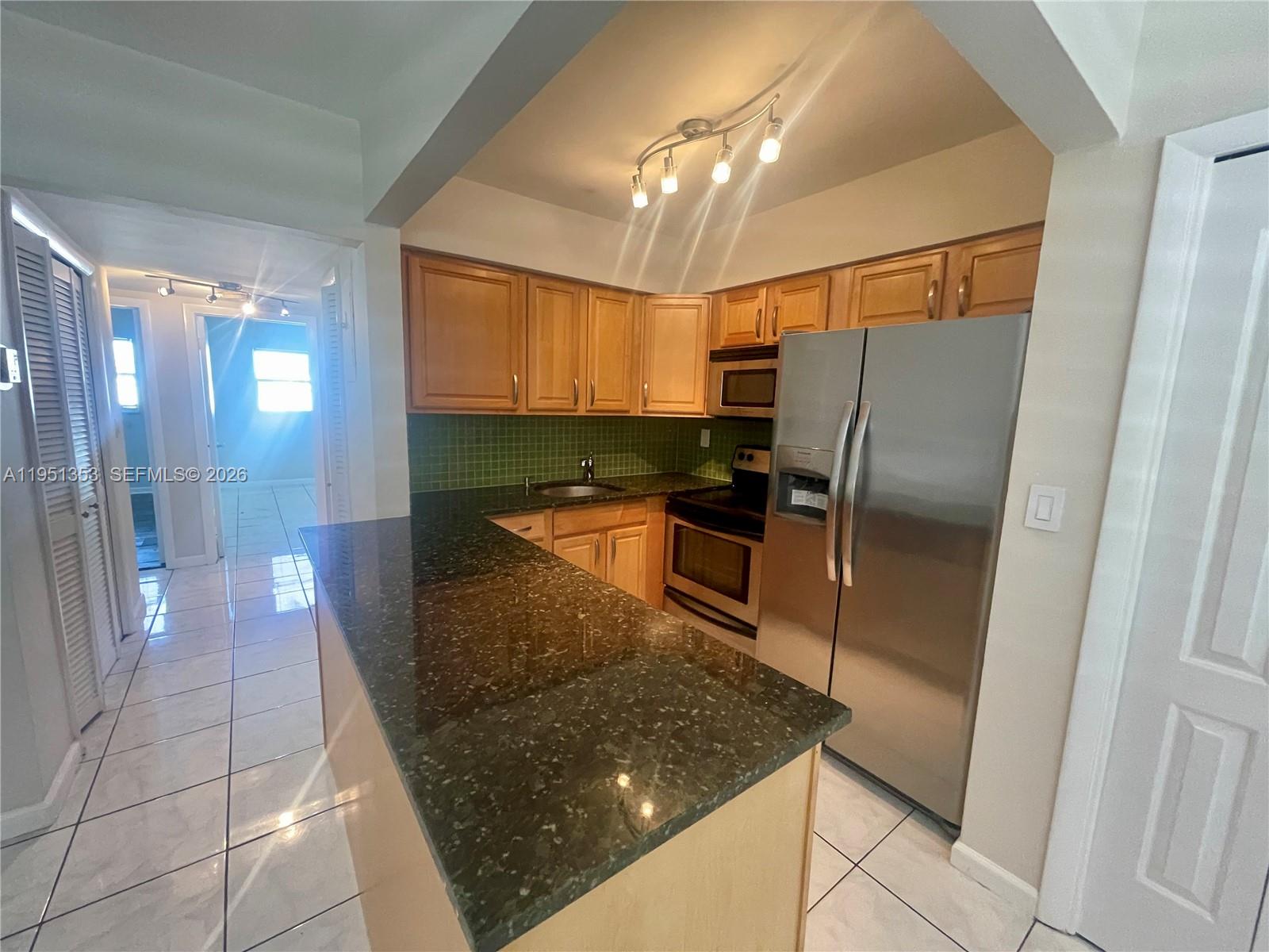 Oakland Park Condo: 4050 Northeast 12th Terrace