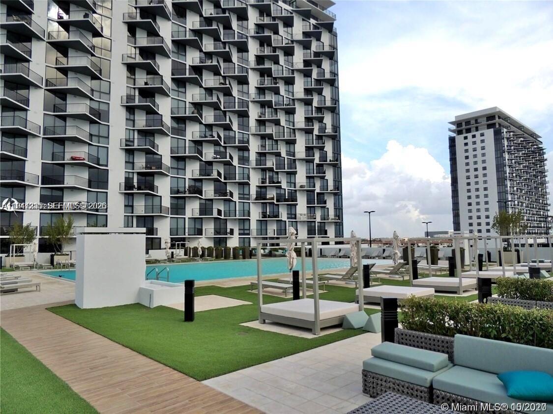 Doral Condo: 5300 Paseo Boulevard