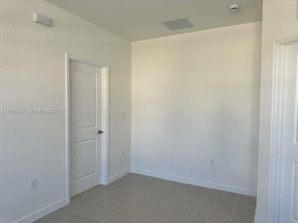 Homestead Condo: 2240 Southeast 30th Street