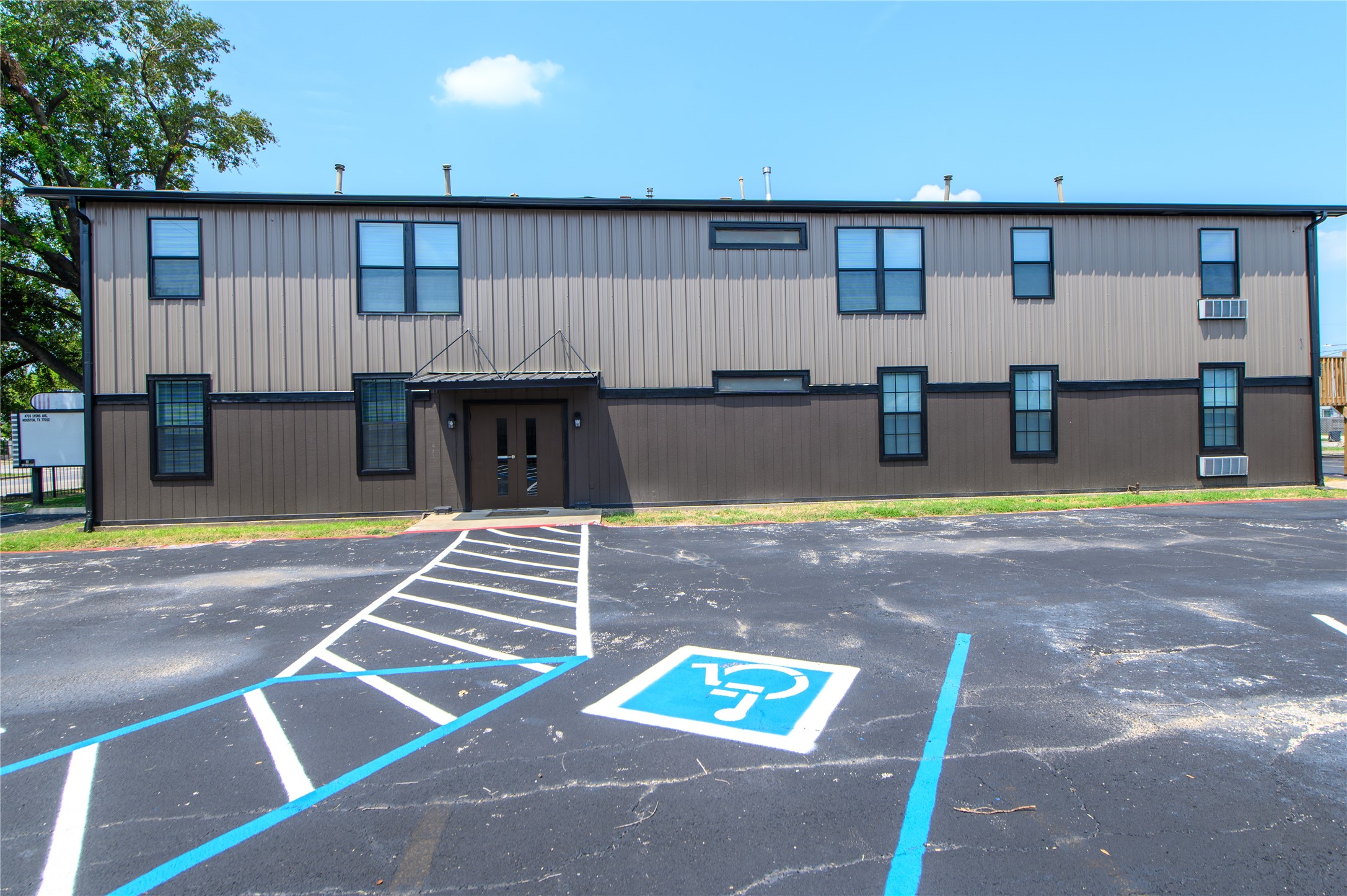 Houston Condo: 4705 Lyons Avenue