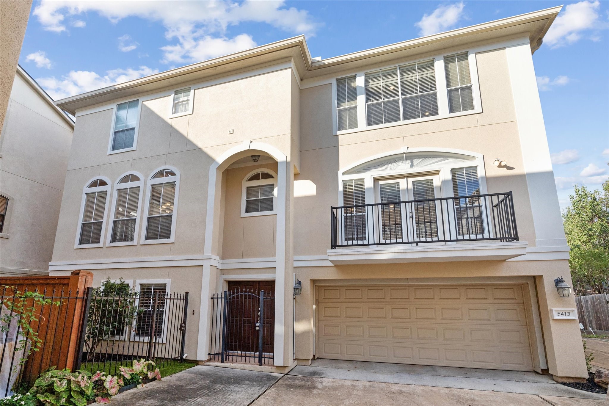 Houston Condo: 5413 Lillian Street