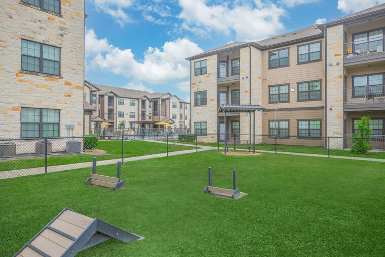 Humble Condo: 9393 Fm 1960 Bypass Road West