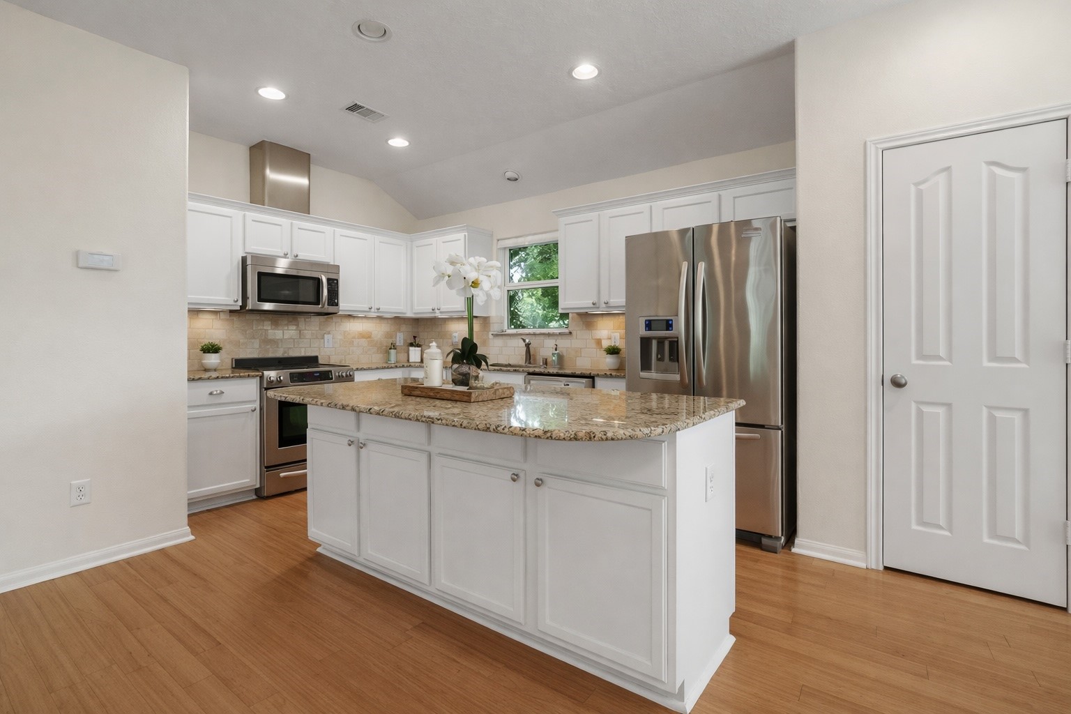 Humble Condo: 603 Granberry Street