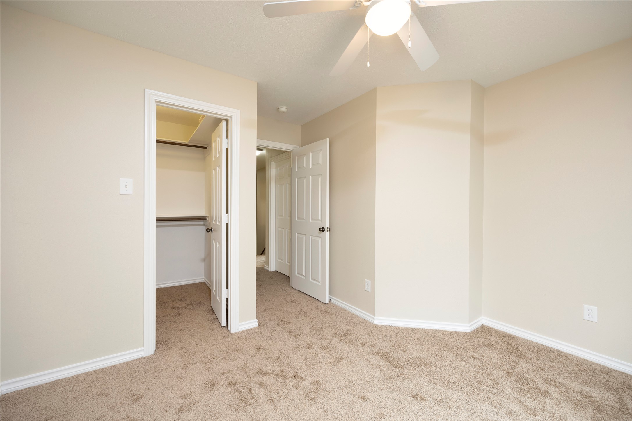 New Caney Condo: 100 Artesian Way