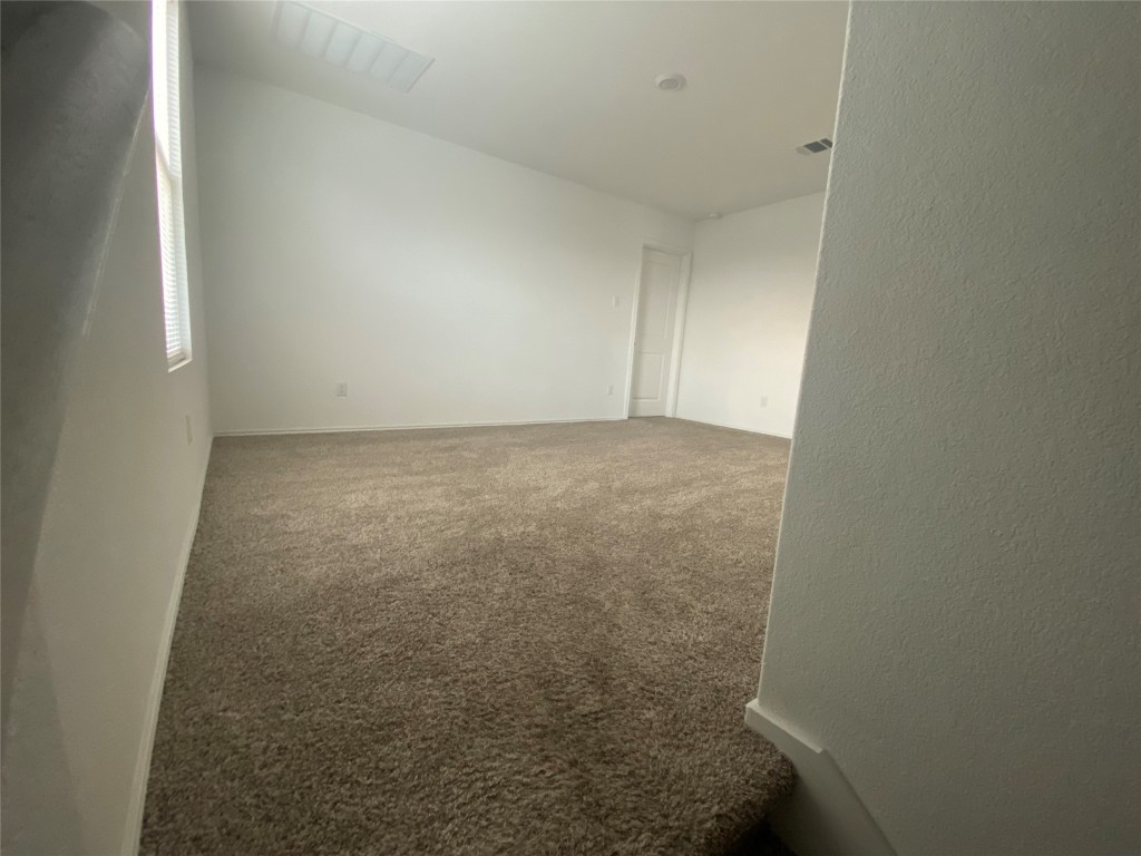 Maxwell Condo: 385 Amber Glen